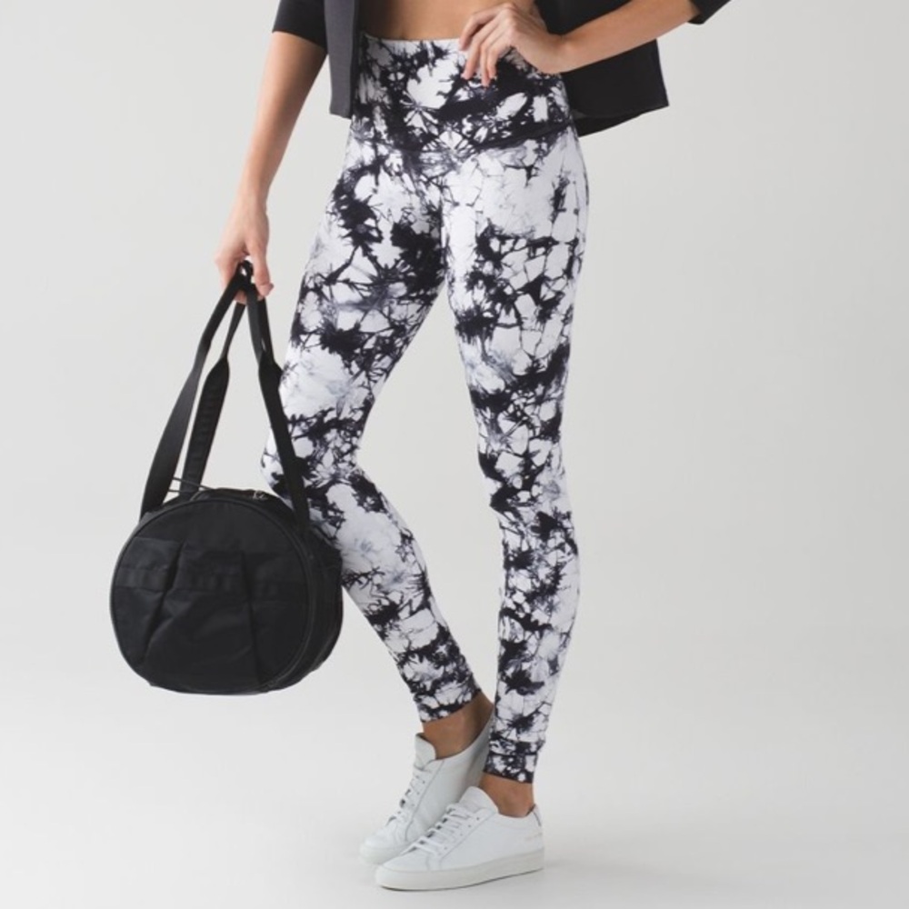 Lululemon Wunder Under Pant (Hi-Rise) tie dye
Shibori White Black Size 6